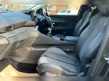 Used Peugeot 5008 2023 for sale - 77744059: Photo