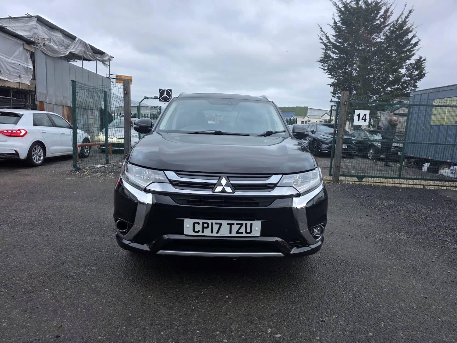 Used Mitsubishi Outlander 2017 for sale - 76911508: Photo 2