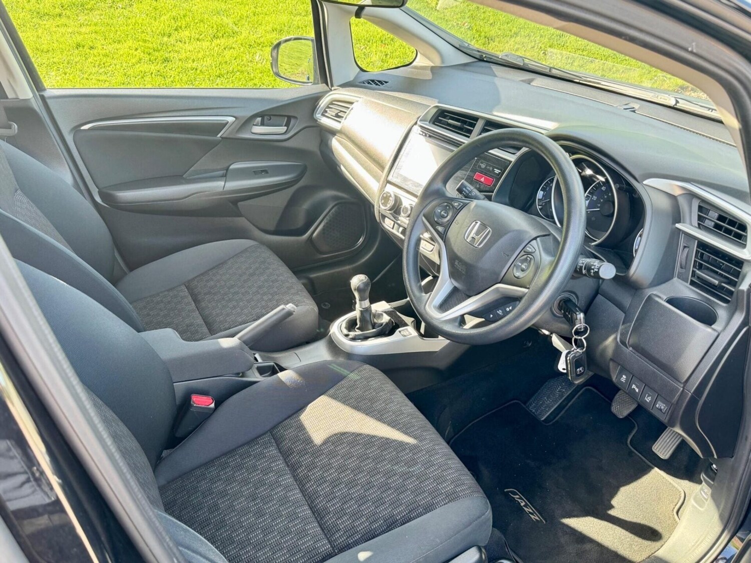 Used Honda Jazz 2015 for sale - 76710629: Photo 24