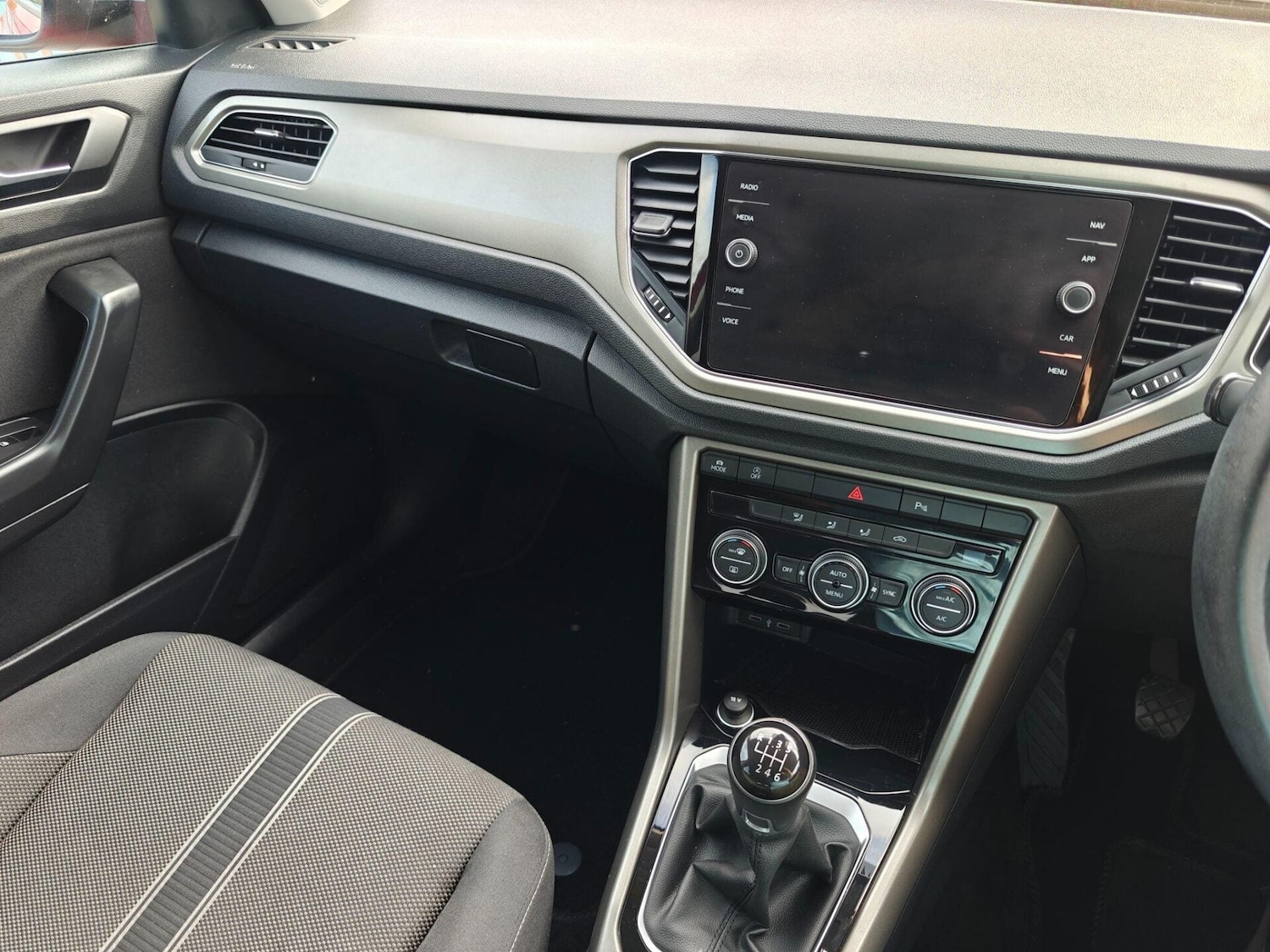 Used Volkswagen T-Roc 2021 for sale - 76716017: Photo 25