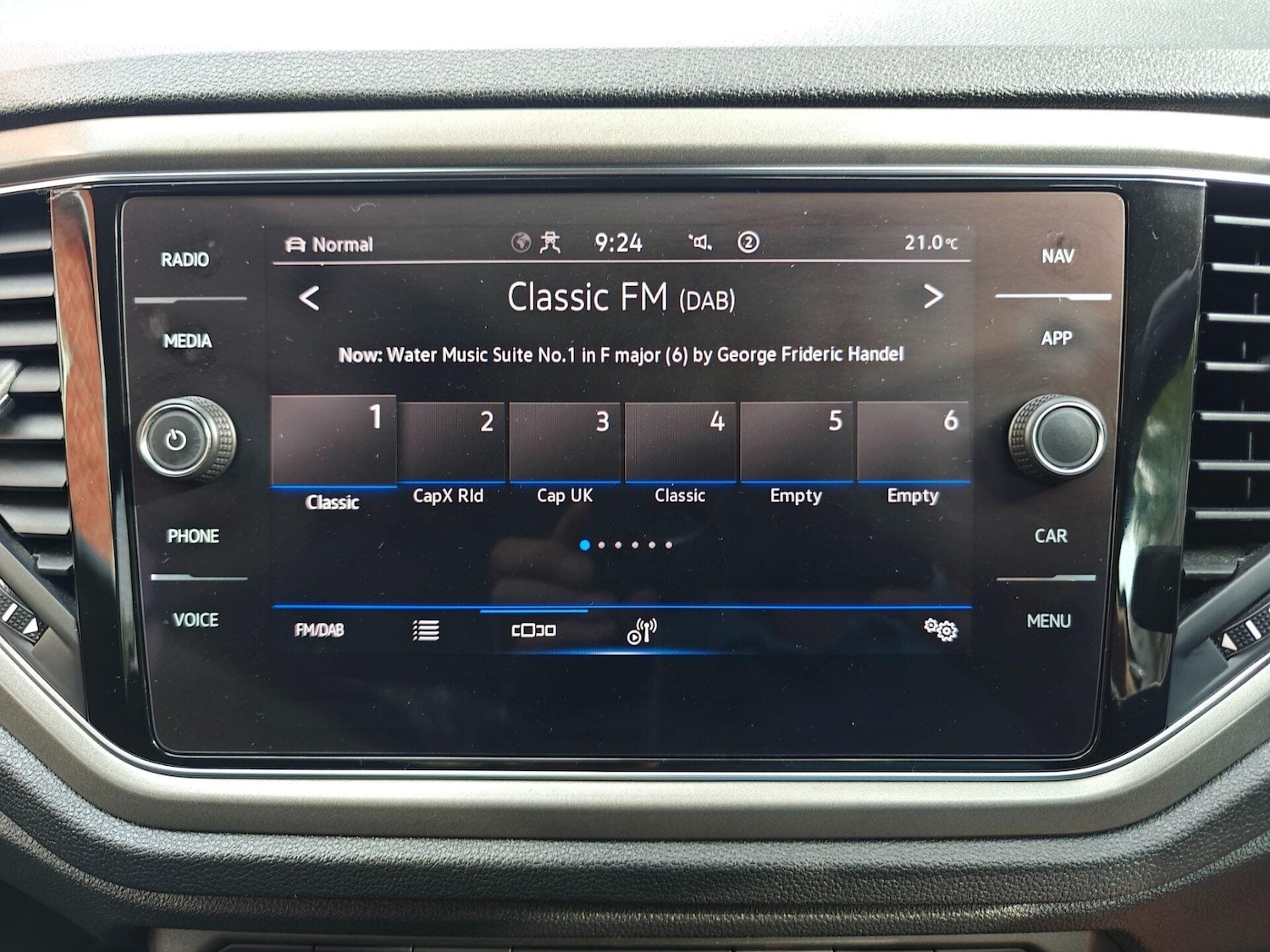 Used Volkswagen T-Roc 2021 for sale - 76716017: Photo 30