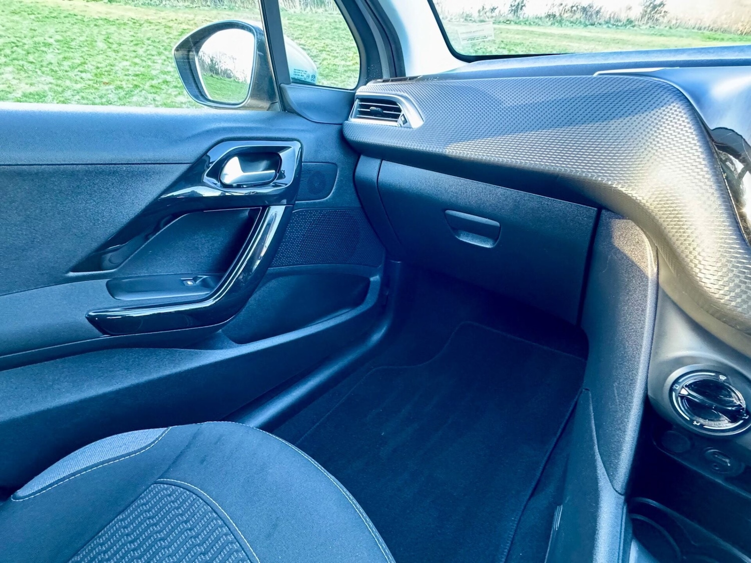 Used Peugeot 208 2016 for sale - 77249769: Photo 32