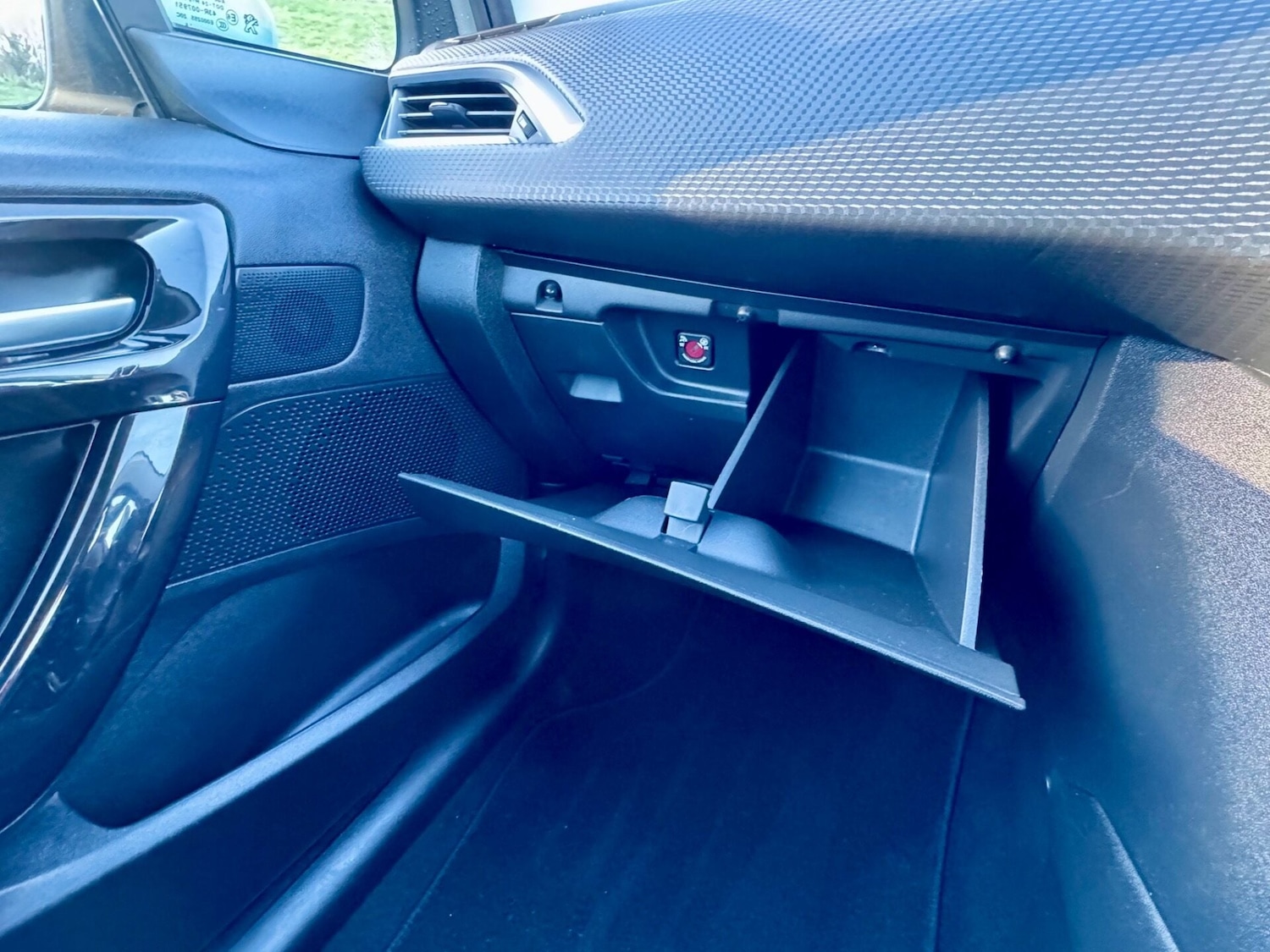 Used Peugeot 208 2016 for sale - 77249769: Photo 33