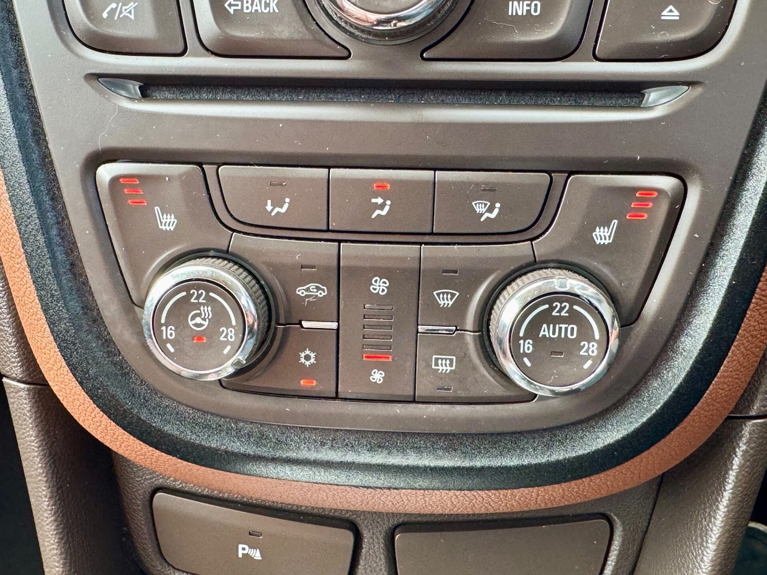 Used Vauxhall Mokka 2016 for sale - 77820352: Photo 29