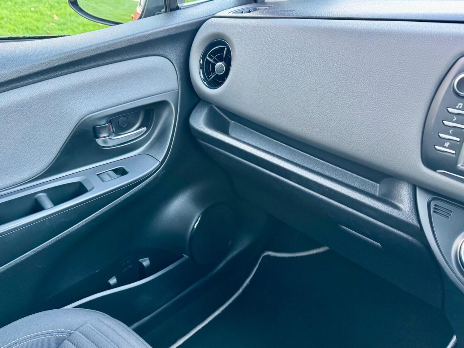 Used Toyota Yaris 2017 for sale - 76716041: Photo 36