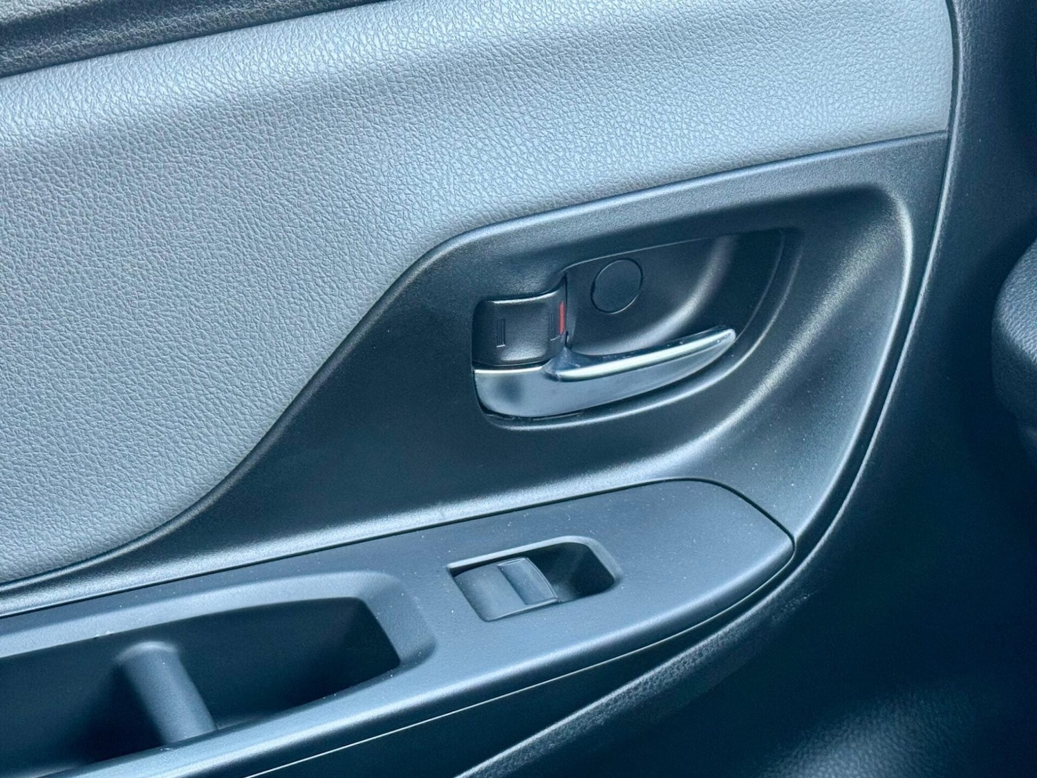 Used Toyota Yaris 2017 for sale - 76716041: Photo 38