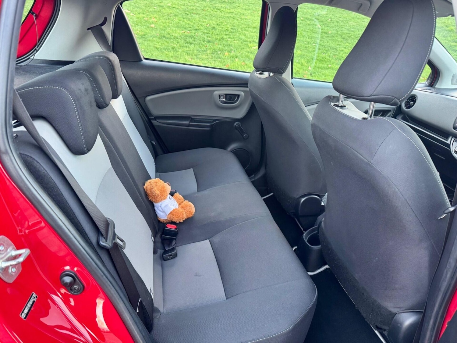 Used Toyota Yaris 2017 for sale - 76716041: Photo 47