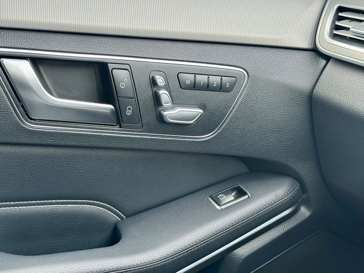 Used Mercedes-Benz E Class 2015 for sale - 77543722: Photo 47