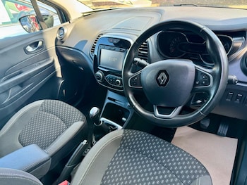 Used Renault Captur 2018 for sale - 79611880: Photo