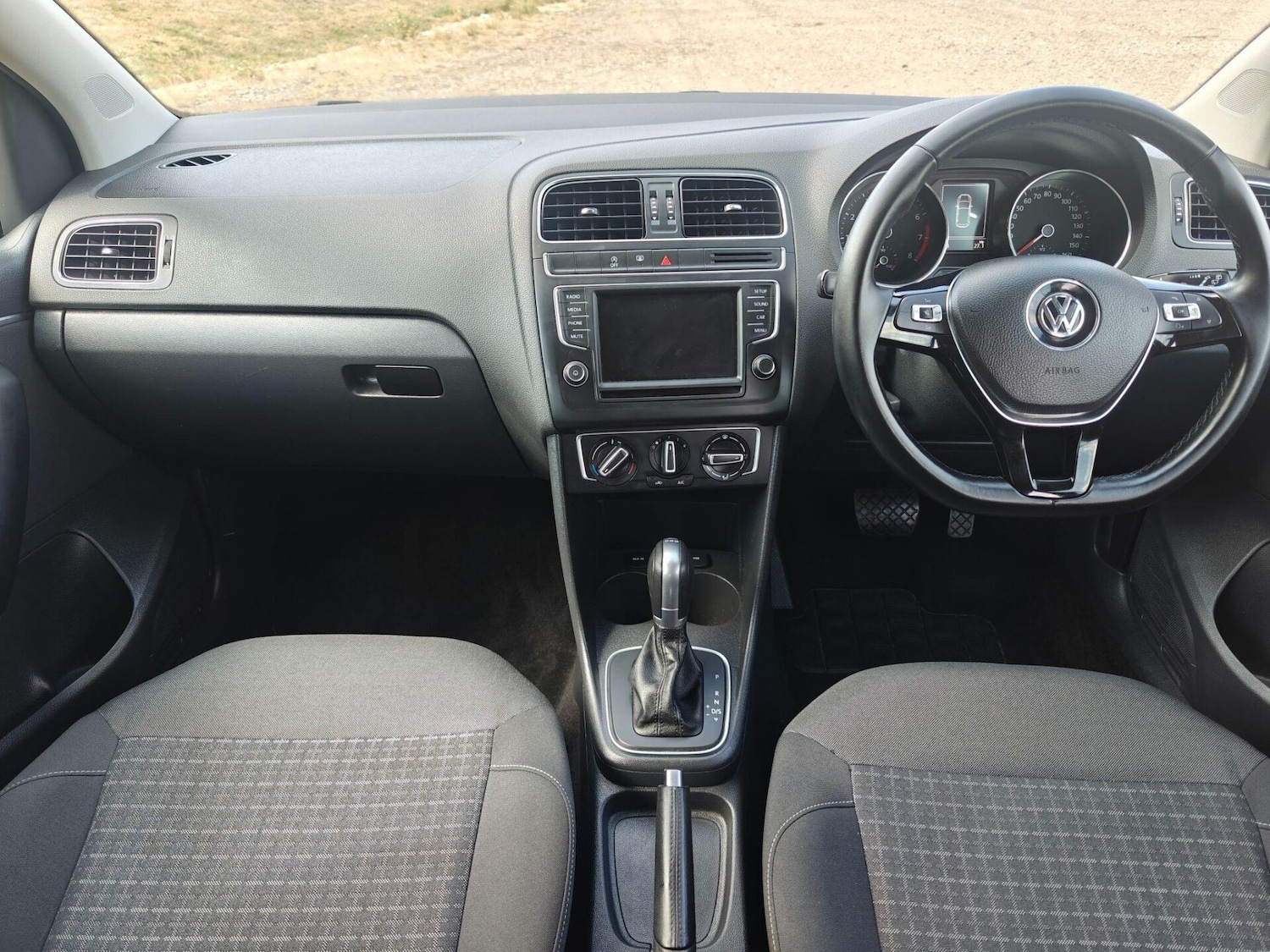 Used Volkswagen Polo 2015 for sale - 76716018: Photo 18