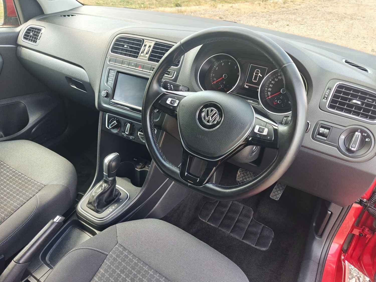 Used Volkswagen Polo 2015 for sale - 76716018: Photo 19
