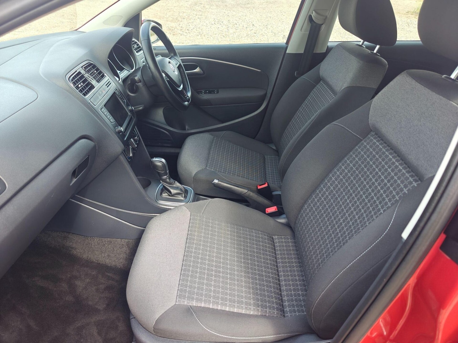 Used Volkswagen Polo 2015 for sale - 76716018: Photo 24