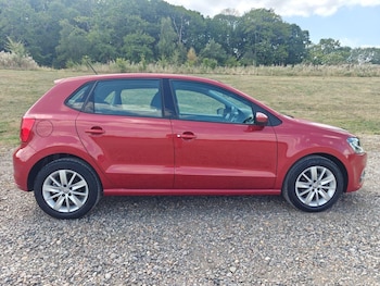 Used Volkswagen Polo 2015 for sale - 76716018: Photo