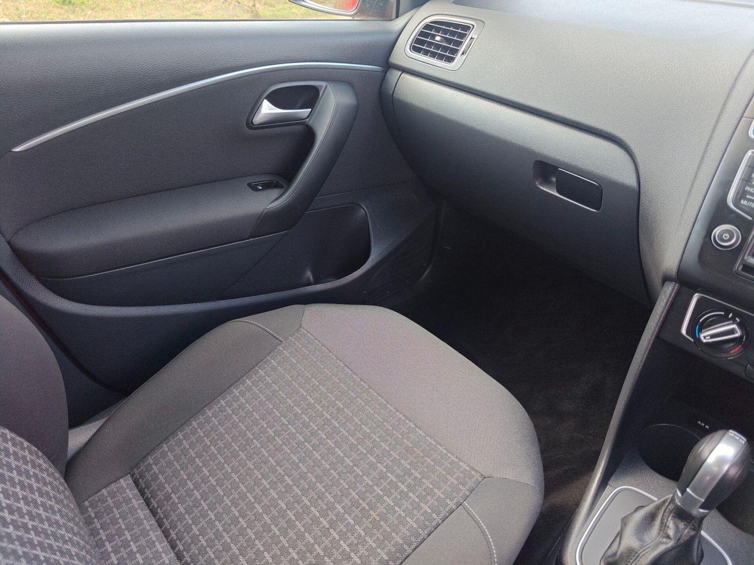 Used Volkswagen Polo 2015 for sale - 76716018: Photo 33