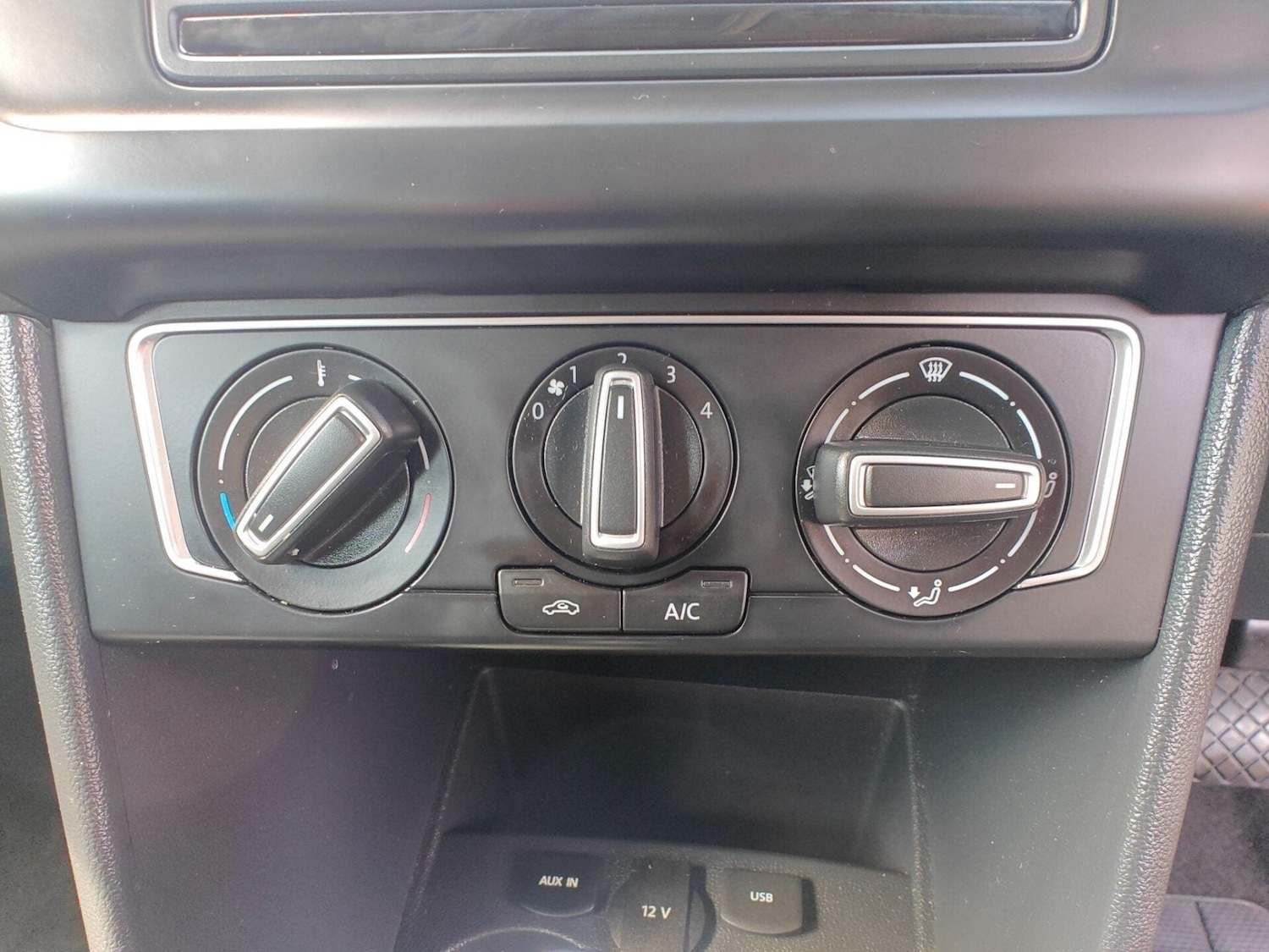 Used Volkswagen Polo 2015 for sale - 76716018: Photo 42