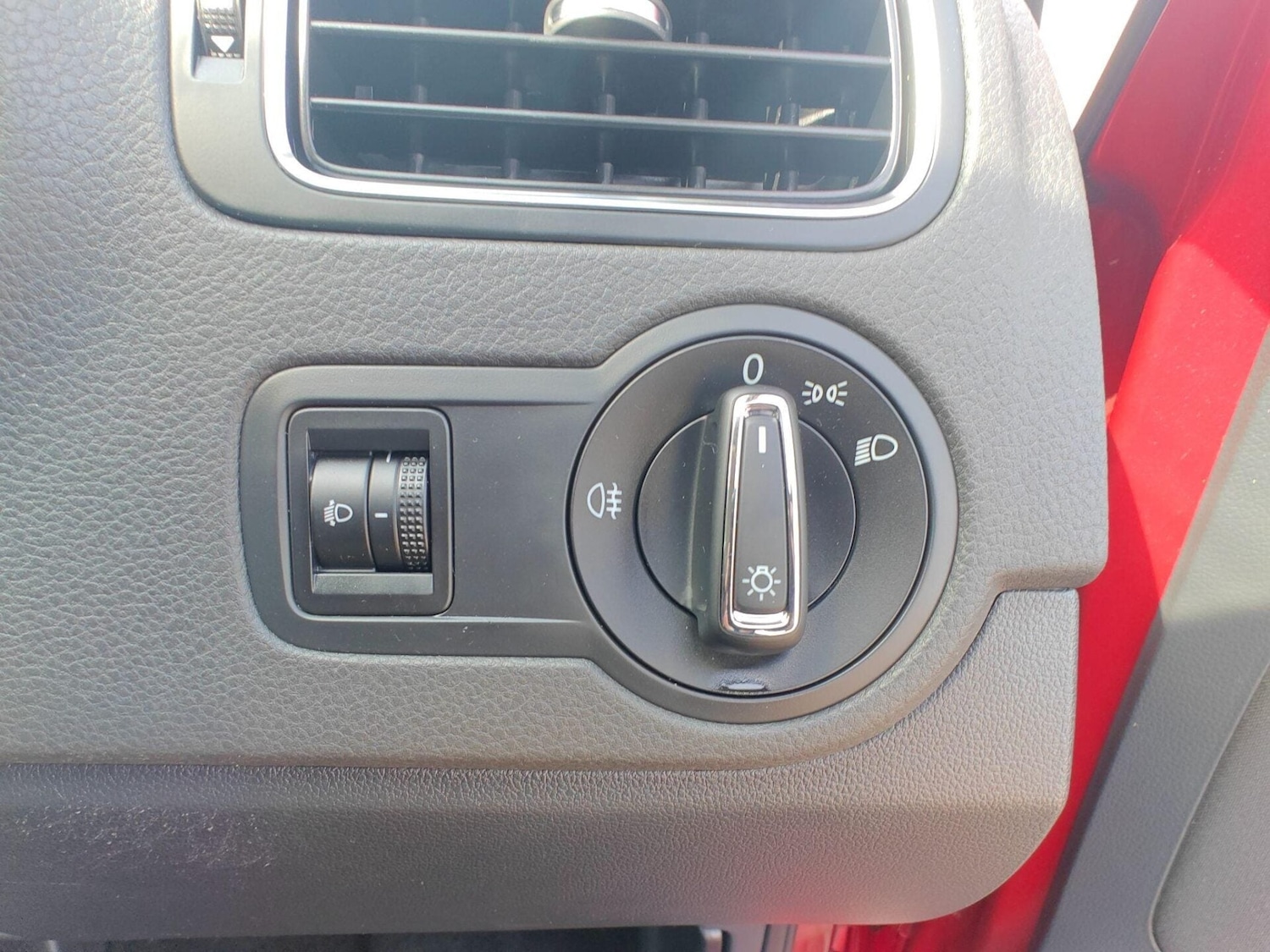 Used Volkswagen Polo 2015 for sale - 76716018: Photo 64