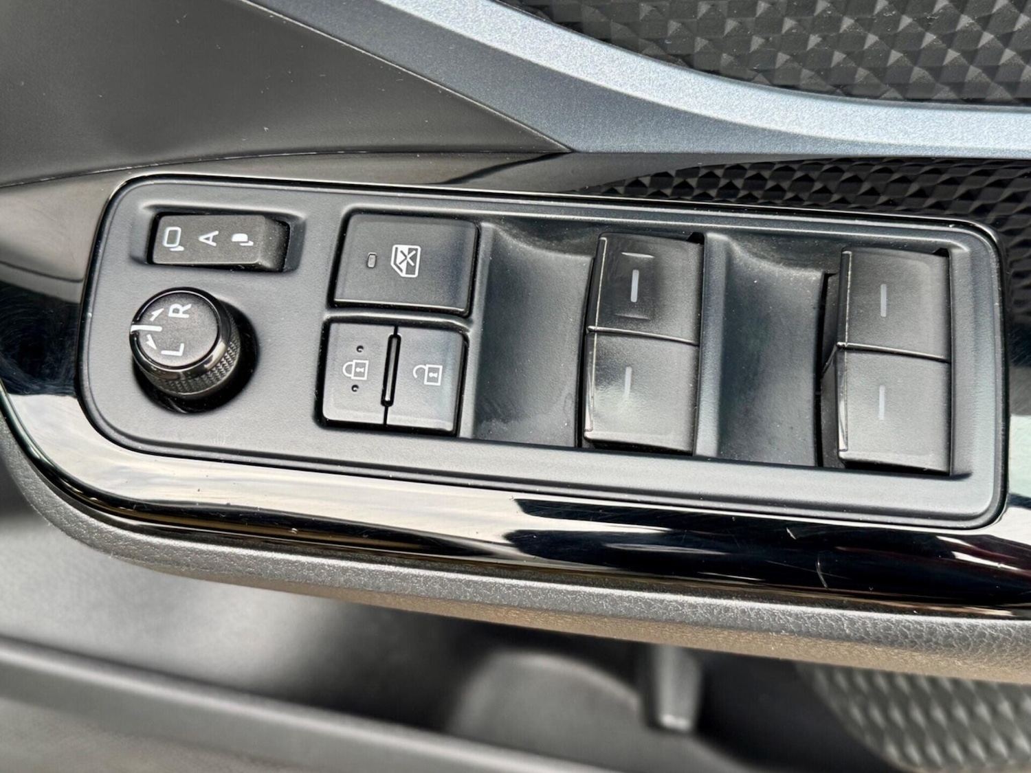 Used Toyota C-HR 2021 for sale - 76716040: Photo 21