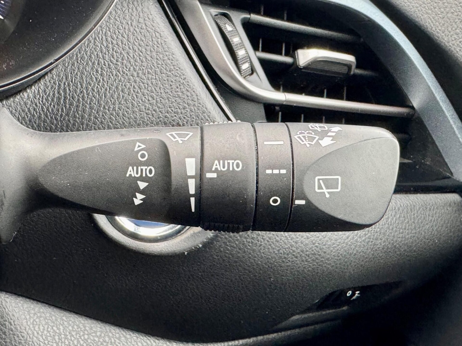 Used Toyota C-HR 2021 for sale - 76716040: Photo 30