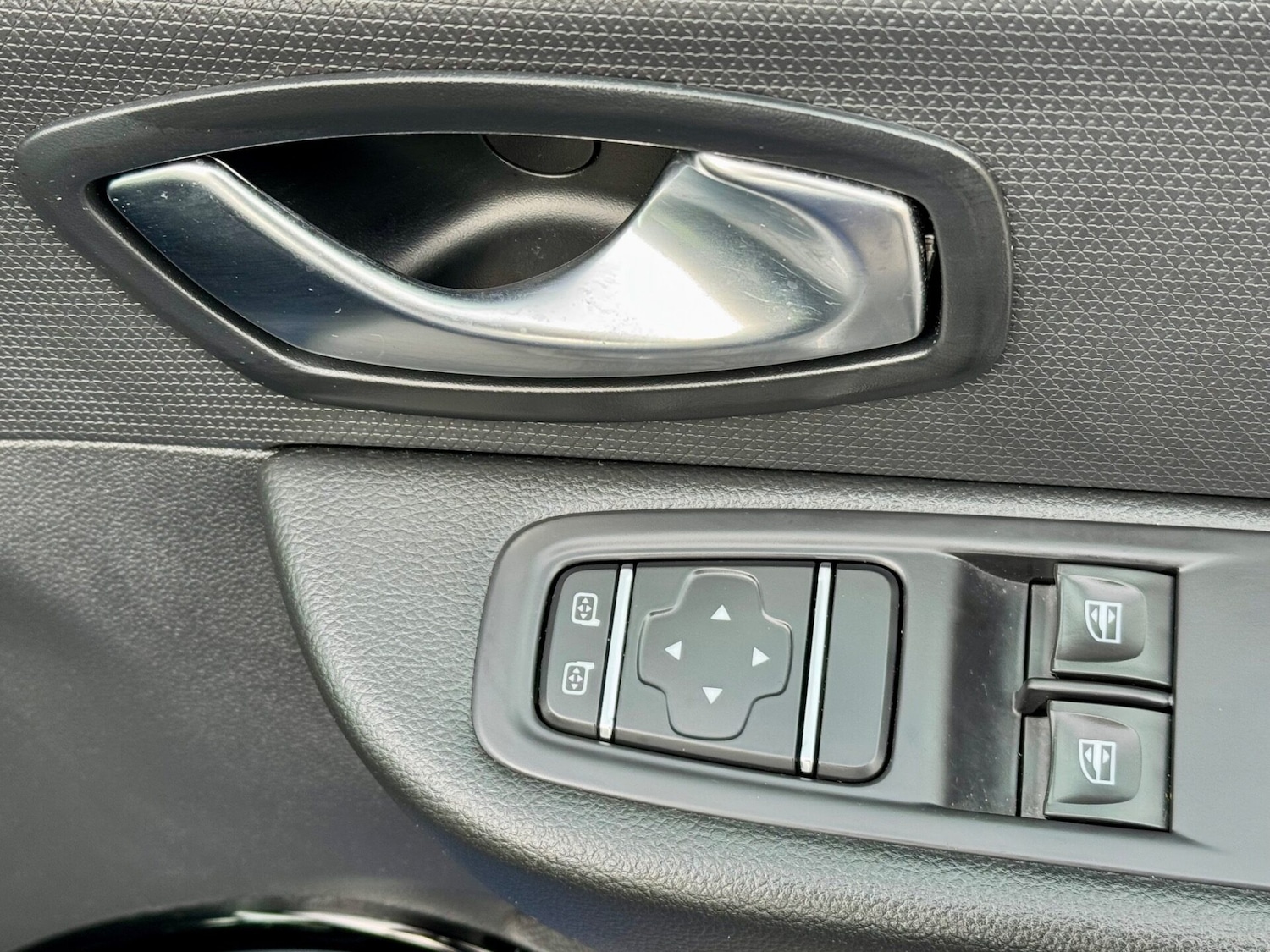 Used Renault Clio 2017 for sale - 77617941: Photo 20