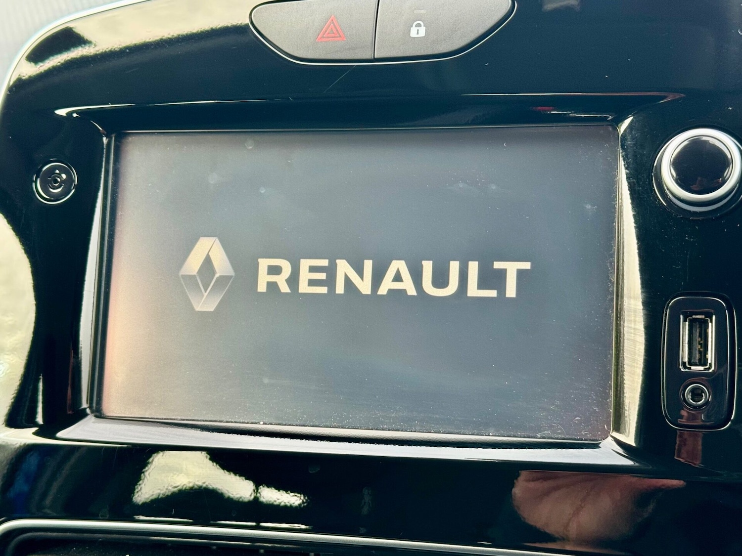 Used Renault Clio 2017 for sale - 77617941: Photo 30