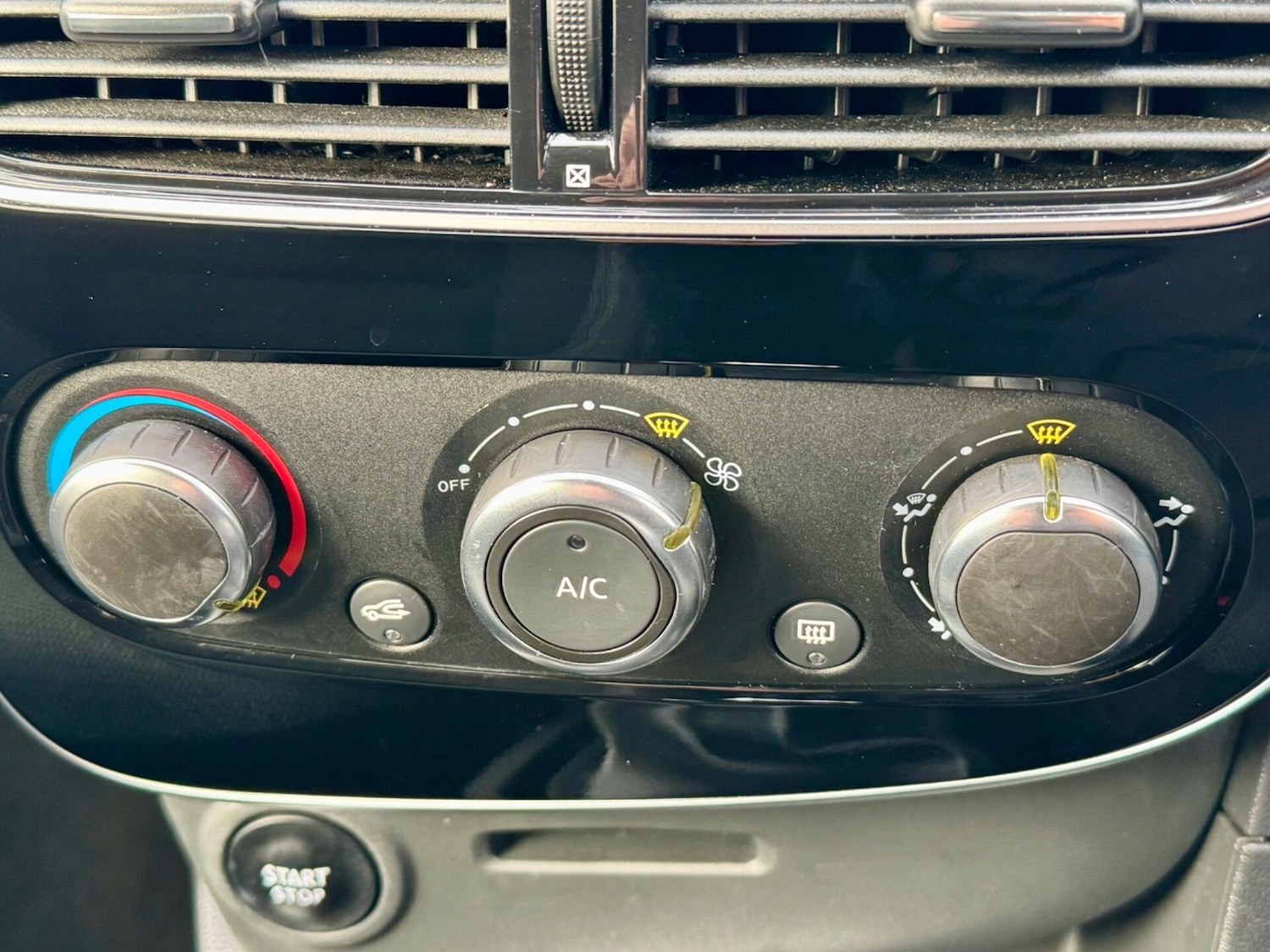 Used Renault Clio 2017 for sale - 77617941: Photo 36