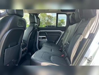 Used Land Rover Defender 2021 for sale - 75396518: Photo