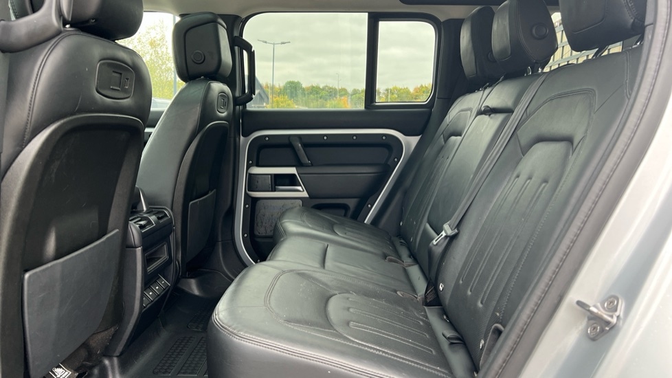 Used Land Rover Defender 2020 for sale - 76597933: Photo 4