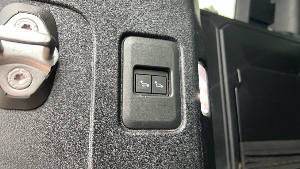 Used Land Rover Defender 2020 for sale - 76597933: Photo 57