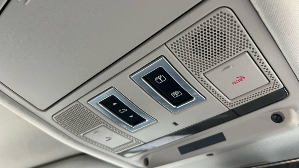 Used Land Rover Defender 2020 for sale - 76597933: Photo 75