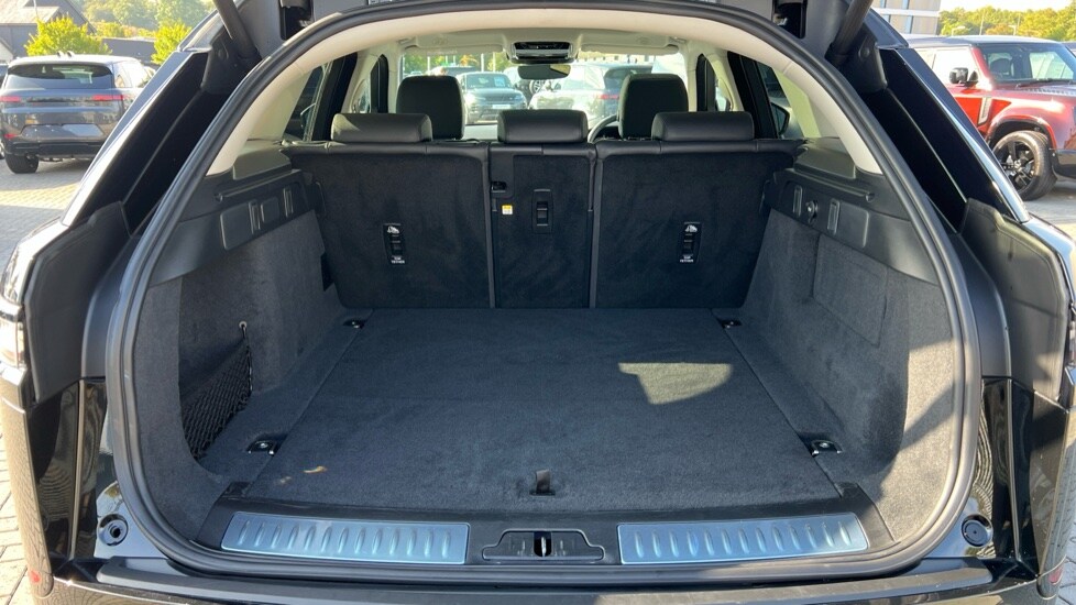 Used Land Rover Range Rover Velar 2025 for sale - 76086528: Photo 10
