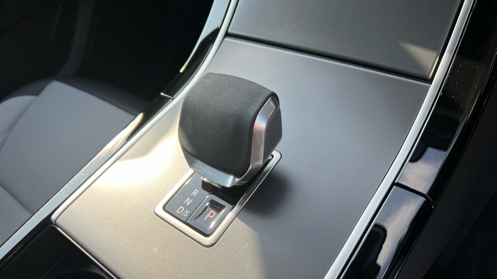 Used Land Rover Range Rover Velar 2025 for sale - 76086528: Photo 13