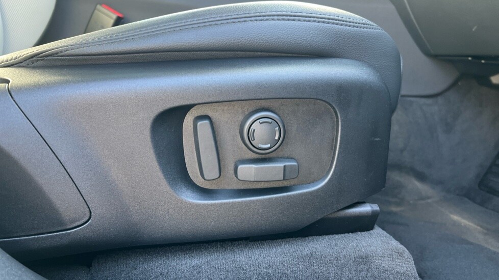 Used Land Rover Range Rover Velar 2025 for sale - 76086528: Photo 45