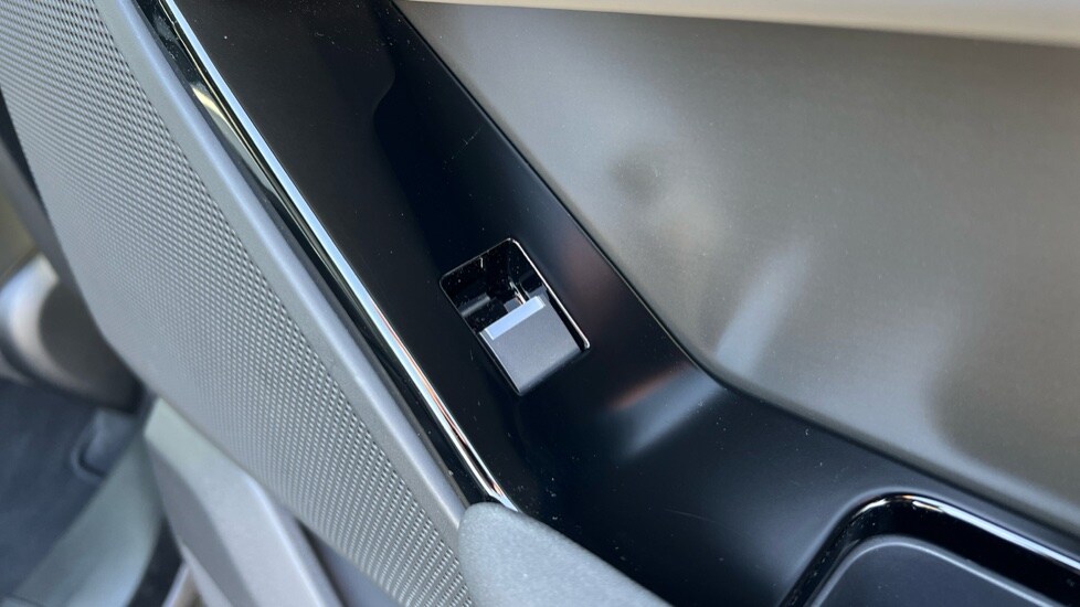 Used Land Rover Range Rover Velar 2025 for sale - 76086528: Photo 48