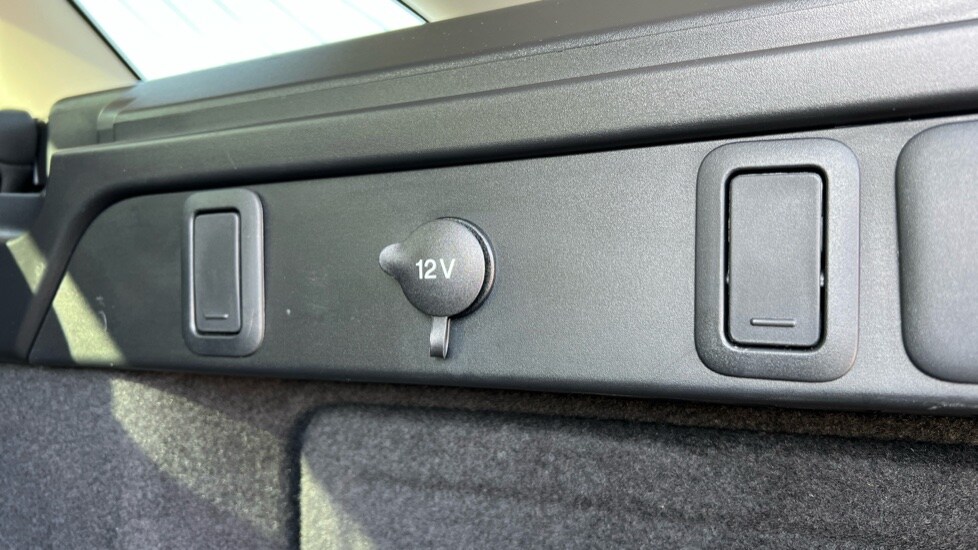 Used Land Rover Range Rover Velar 2025 for sale - 76086528: Photo 52