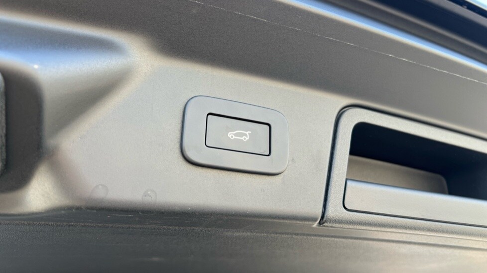 Used Land Rover Range Rover Velar 2025 for sale - 76086528: Photo 53