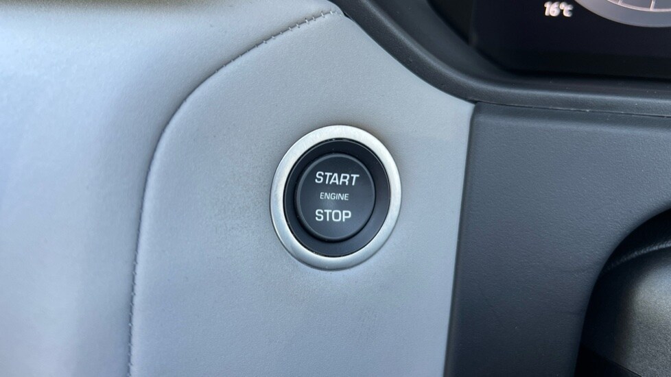 Used Land Rover Range Rover Velar 2025 for sale - 76086528: Photo 66