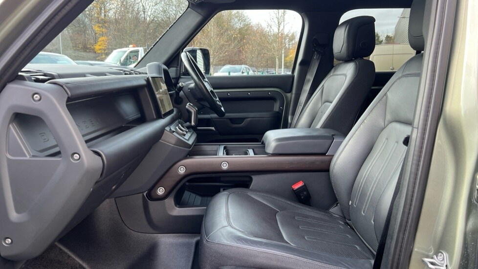 Used Land Rover Defender 2021 for sale - 76817795: Photo 3