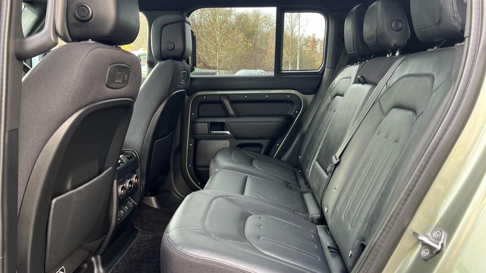 Used Land Rover Defender 2021 for sale - 76817795: Photo 4