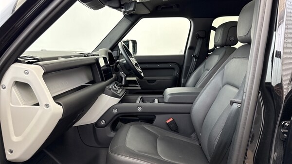 Used Land Rover Defender 2024 for sale - 76229456: Photo 3