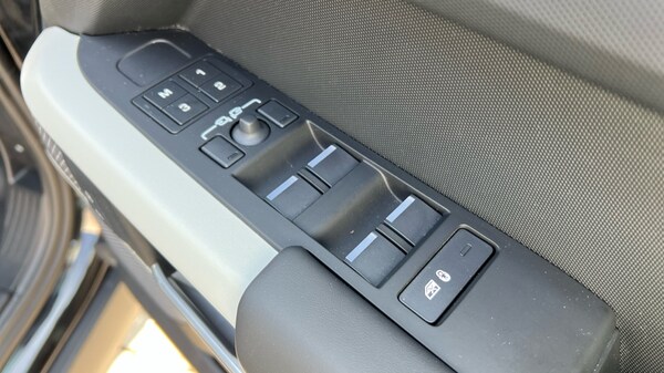 Used Land Rover Defender 2024 for sale - 76229456: Photo 44