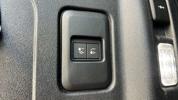 Used Land Rover Defender 2024 for sale - 76229456: Photo 55