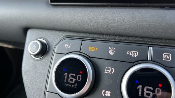 Used Land Rover Defender 2024 for sale - 76229456: Photo 70