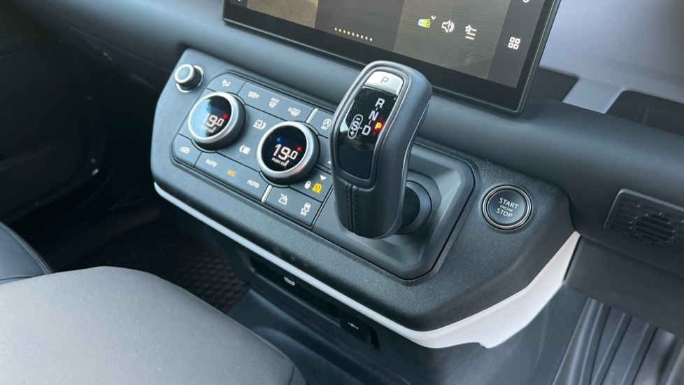 Used Land Rover Defender 2025 for sale - 75396503: Photo 13