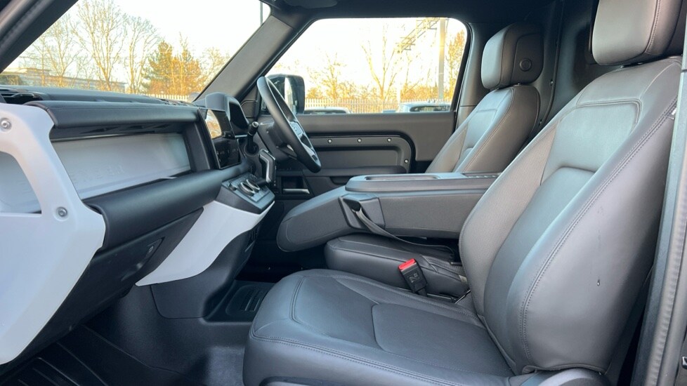 Used Land Rover Defender 2025 for sale - 75396503: Photo 3