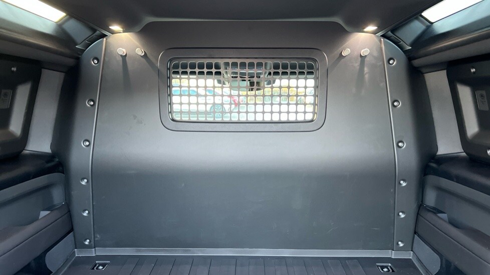 Used Land Rover Defender 2025 for sale - 75396503: Photo 4