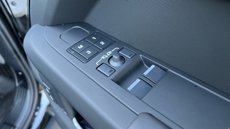 Used Land Rover Defender 2025 for sale - 75396503: Photo 43