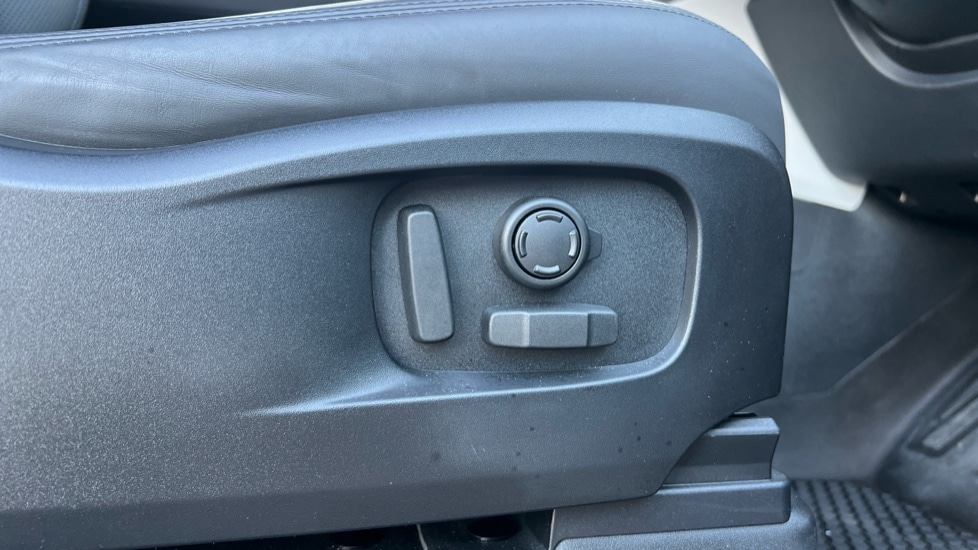 Used Land Rover Defender 2025 for sale - 75396503: Photo 45