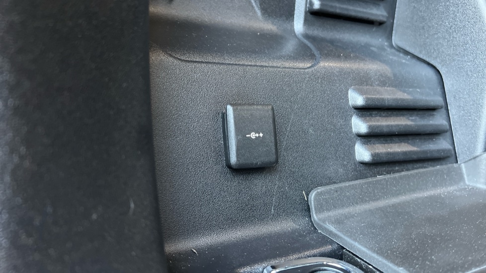 Used Land Rover Defender 2025 for sale - 75396503: Photo 50