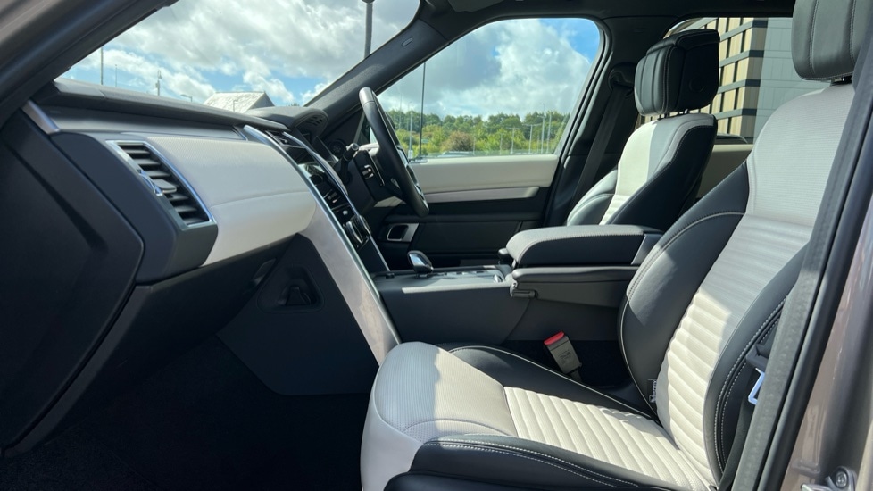 Used Land Rover Discovery 2024 for sale - 76074532: Photo 3