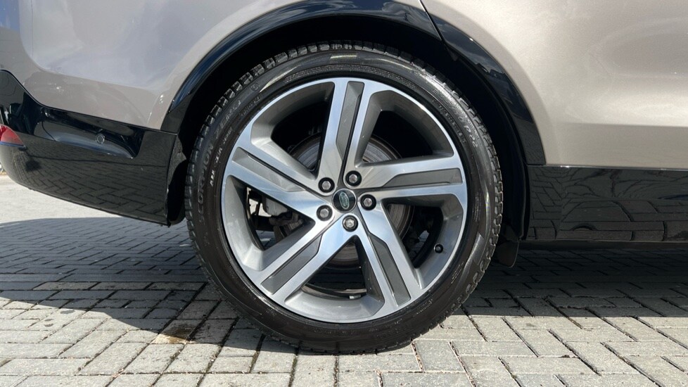 Used Land Rover Discovery 2024 for sale - 76074532: Photo 32